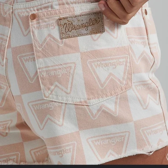 Wrangler Vintage Peach Shorts NWT - Picture 1 of 11